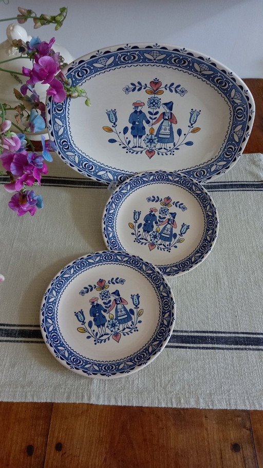 Stoviglie inglesi "Hearts & Flowers" dei fratelli Johnson