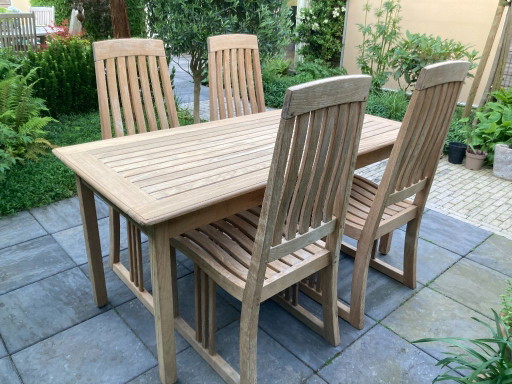 Compact set of garden table and 4 chairs, Premium Gloster quality