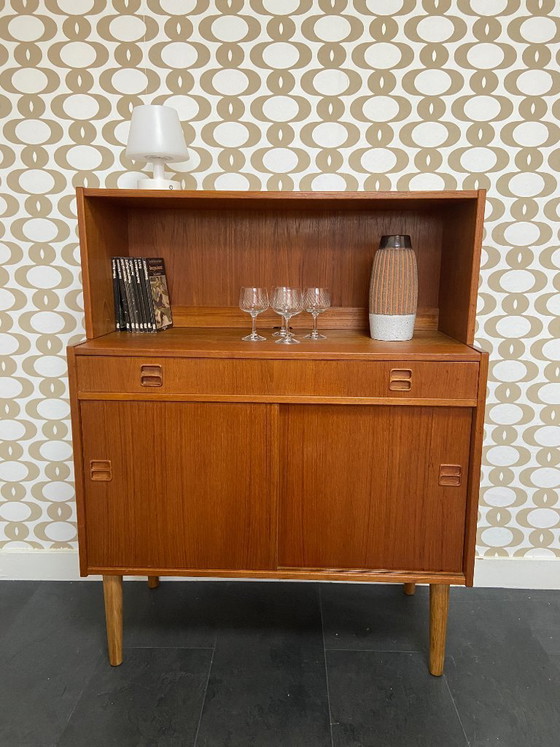 Image 1 of Kast met schuifdeuren, lade en opzetgedeelte van Aejm Møbler