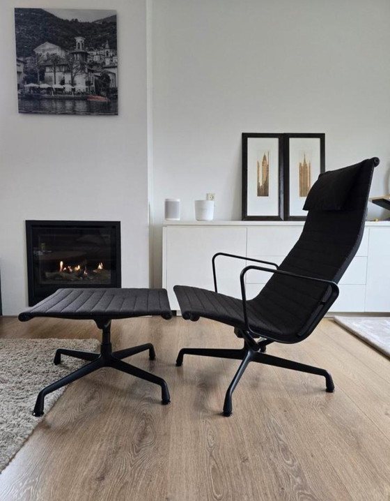 Image 1 of Fauteuil lounge Vitra Eames EA124 + repose-pieds EA125