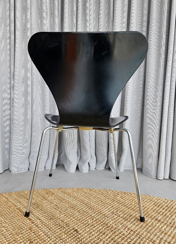 Image 1 of 6 chaises papillon + table Superellips par Arne Jacobsen pour Fritz Hansen