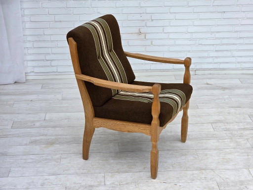 Sillón danés de los años 70, tapizado original de lana a rayas, madera de roble tallada.