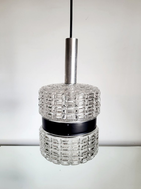 Image 1 of Lampada a sospensione vintage, finitura cromata e paralume in vetro, anni '60