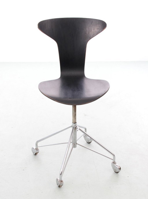 Munkegaard Scandinavische stoel op wielen, ook wel draaistoel genoemd.