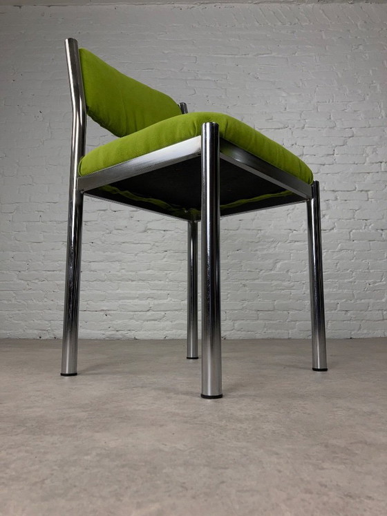 Image 1 of Set van 4 chromen buisvormige eetkamerstoelen — opnieuw bekleed met chartreusekleurig fluweel