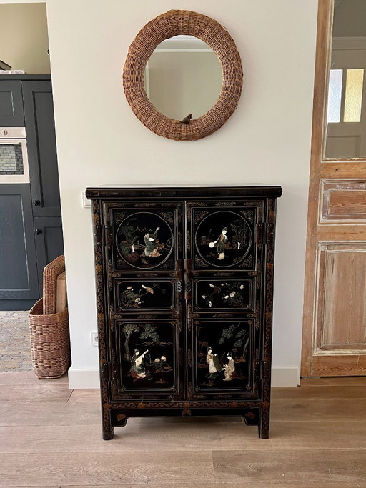 Armario chinoiserie antiguo con incrustaciones de nácar - Armario lacado chino