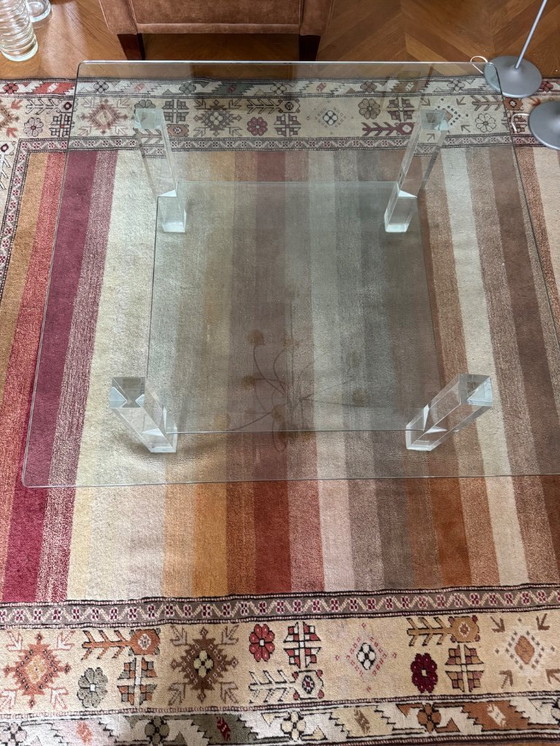 Image 1 of Table basse élégante en verre avec pieds en plexiglas