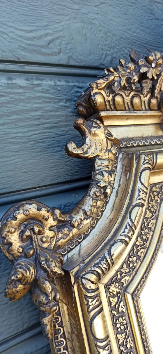 Image 1 of Grand miroir ancien à cadre doré et couronne