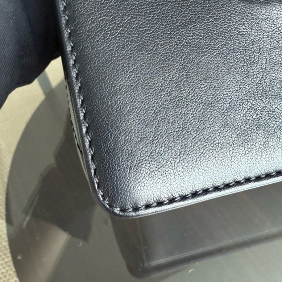 Image 1 of Borsa Chanel Seasonal Flap Mademoiselle - 28 cm in pelle di agnello trapuntata nera con finiture dorate, serie 23