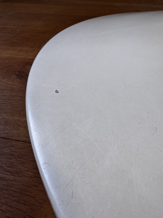 Image 1 of Eettafel wit rond zwarte bies