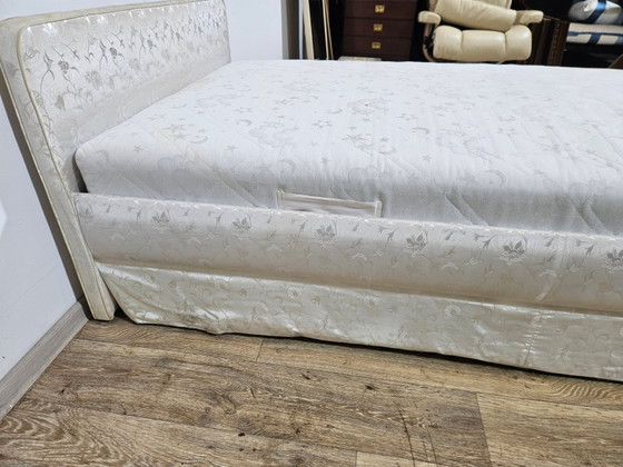 Vintage gestoffeerd eenpersoonsbed met matras en frame, jaren 60 – Eenpersoonsbedden, Wood, Chrome (photo 9 of 12)
