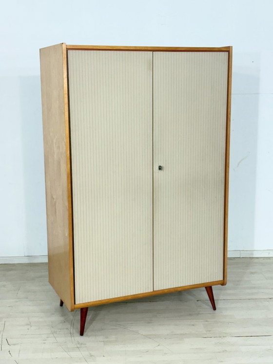 Image 1 of Een erg mooie vintage kledingkast/linnenkast uit de jaren 60.