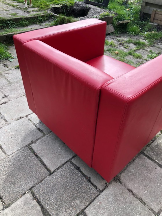 Image 1 of Poltrona lounge in pelle rossa dal design moderno