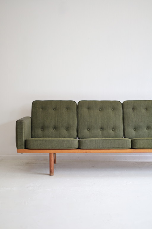 Sofá de 4 plazas modelo GE-2363 Hans J. Wegner