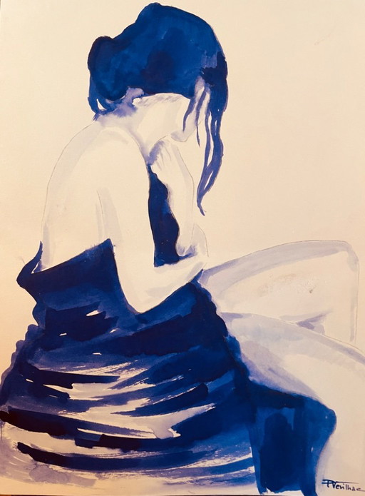 Retrato en acuarela monocromático azul índigo de una mujer "saliendo del baño".