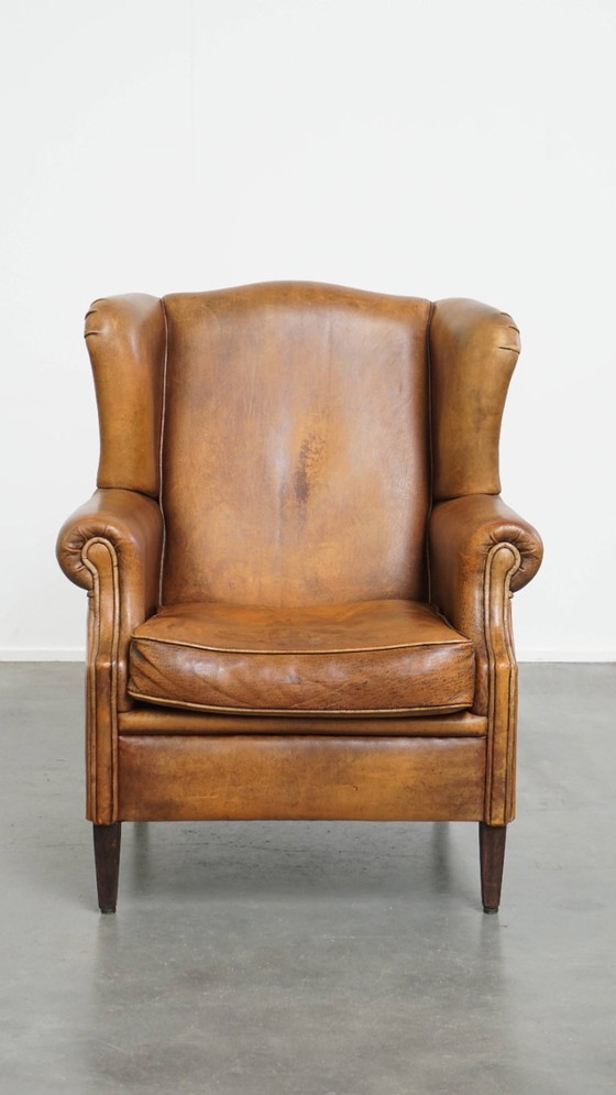 Image 1 of Karaktervolle vintage schapenleren oorfauteuil met een mooi patina