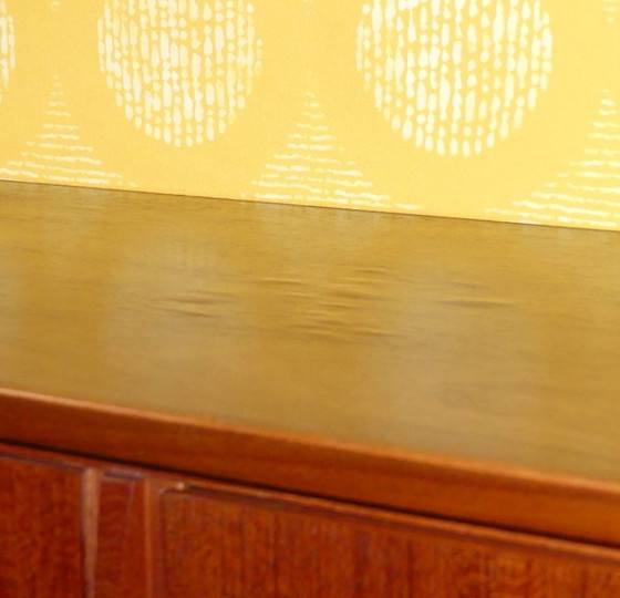 Image 1 of Cassettiera 1960 in stile danese Cassettiera in teak vintage di metà secolo Cassettiera danese di design moderno scandinavo W