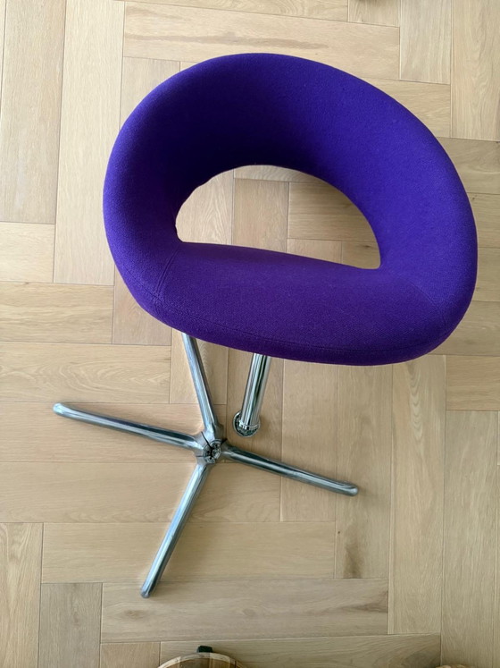 Image 1 of Set di 4 + 1 sedie girevoli Artifort Nina, viola, prezzo fisso