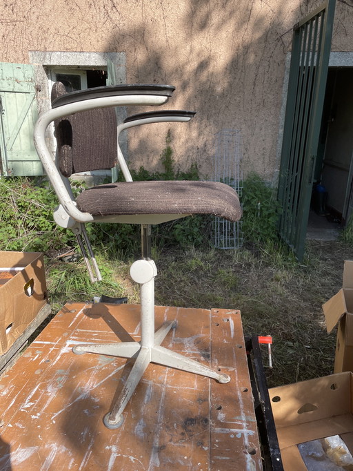 Vintage atelierstoel Friso Kramer