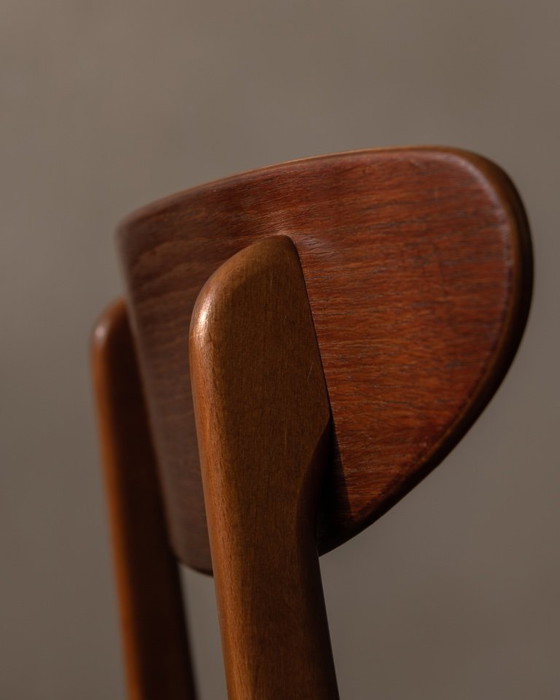 Image 1 of Juego de 6 sillas de comedor danesas de mediados de siglo · Teca y escayola negra