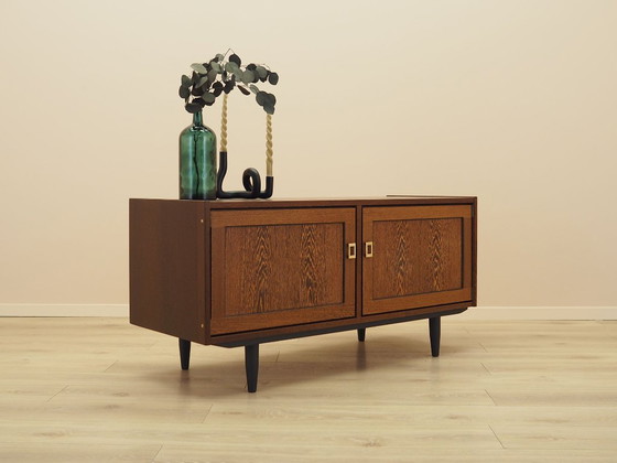 Armadio contenitore danese impiallacciato rovere su gambe angolate, moderno scandinavo anni '70 (photo 6 of 13)