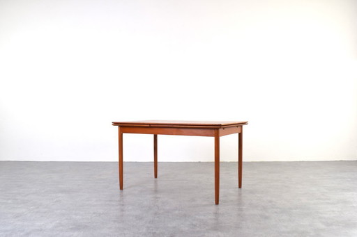 Table de salle à manger extensible en teck danois, style milieu du XXe siècle, années 1960.