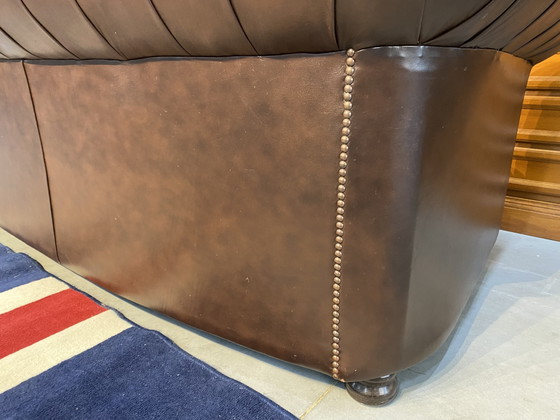 Twee Springvale Chesterfield Banken Bruin Gevlamd – Leather, Wood (photo 10 of 11)