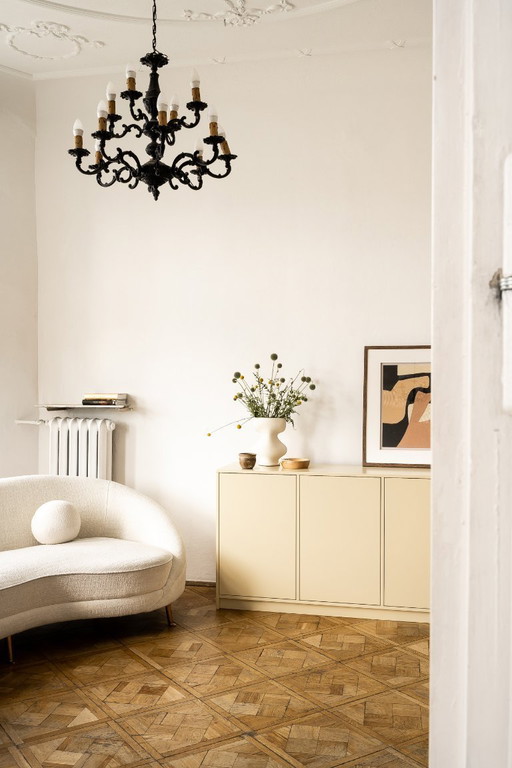 Buttergelbes Sideboard von Itodi