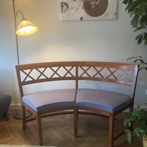 2 bancs semi-circulaires élégants