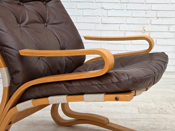 Image 1 of Années 1970, design norvégien d'Elsa & Nordahl Solheim, ensemble chaise et tabouret.