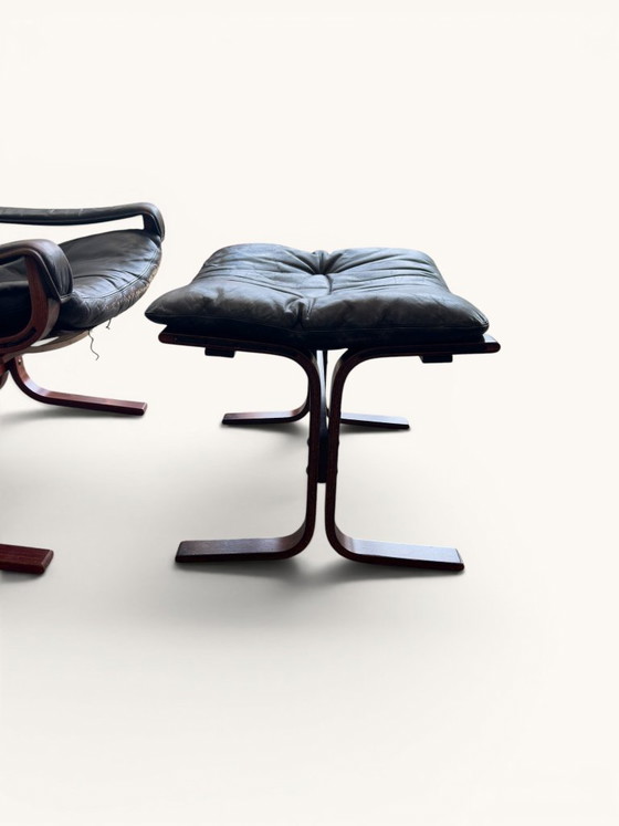 Fauteuil vintage Ingmar Relling pour Westnofa "Siesta" avec repose-pieds – Leather, Wood (photo 3 of 9)