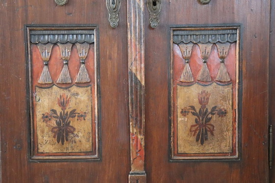 Image 1 of Armario Antiguo Tirolés con Secretos, Madera de Pino Pintada a Mano, Siglo XIX