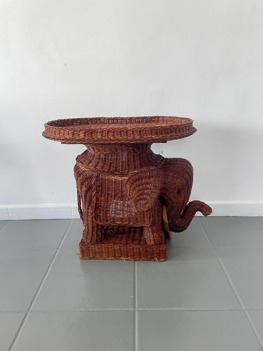 Tavolino vintage a forma di elefante degli anni '70.