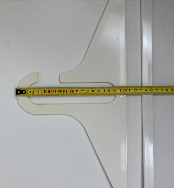 Image 1 of 7 kunststof wit kledinghangers Danilo Silvestrin Lambert