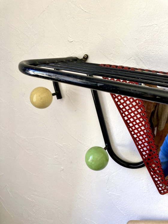 Image 1 of Wandkapstok, jaren 1950, toegeschreven aan Mathieu Matégot