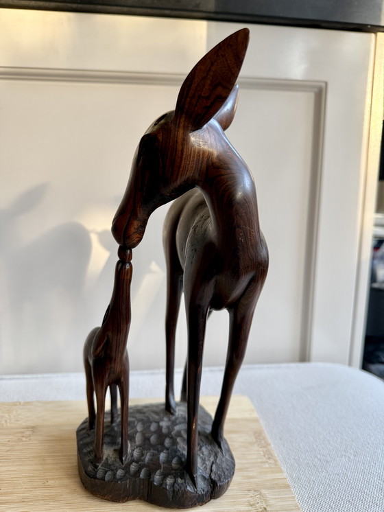 Image 1 of Cervo con vitello in legno di palissandro massello intagliato a mano, 1960