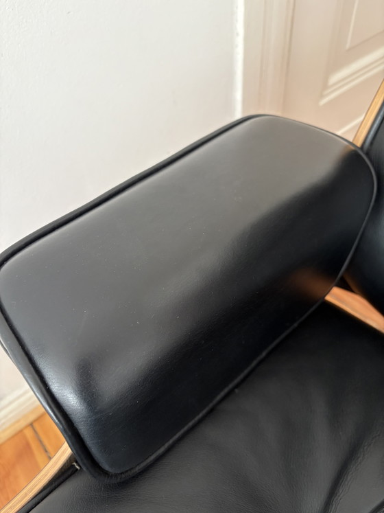 Image 1 of Vitra Eames loungestoel en voetenbank