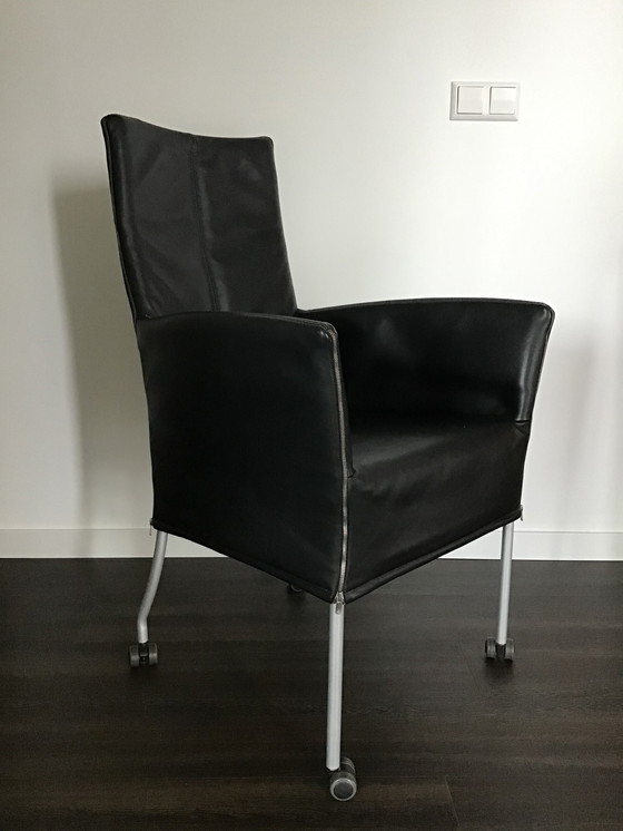 Image 1 of 4 eetkamerstoelen l'Ancora zwart leer met parketwielen