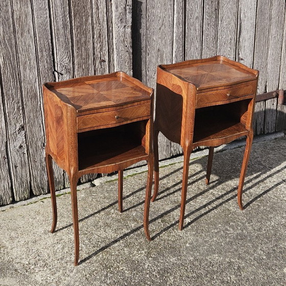 Image 1 of Coppia di comodini intarsiati francesi - 2 comodini in noce - Stile Luigi XV - anni '40