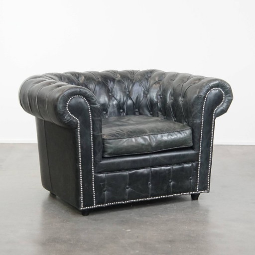 Fauteuil Chesterfield spacieux en cuir de vache noir