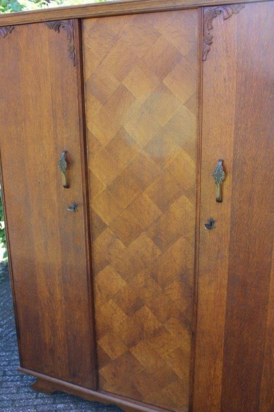 Image 1 of Vintage (50-60) 3-deurs houten kledingkast, 1/3 leg 2/3 hang