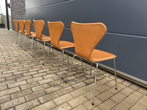 Image 1 of 6x Fritz Hansen series 7 Vlinderstoelen Cognac Camel leder