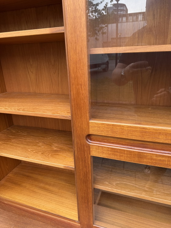 Image 1 of Vintage teakhouten Deense vitrinekast, Dyrlund ‘70