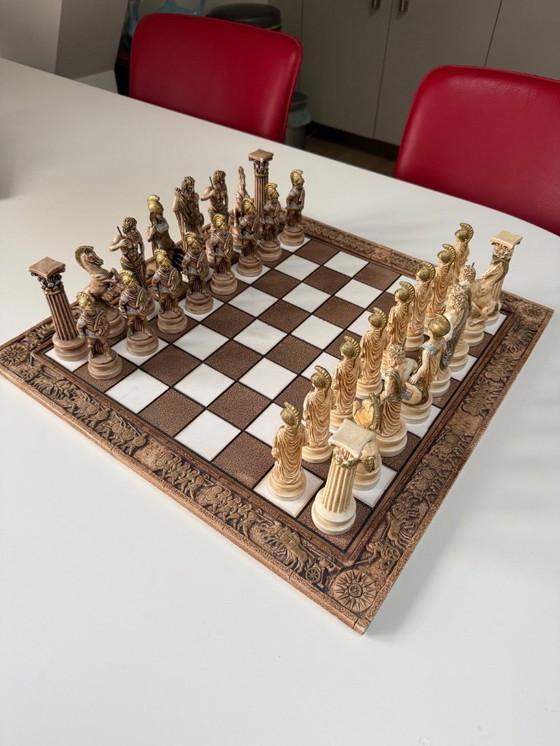 Image 1 of Jeu d'échecs en pierre naturelle, pièces grecques de haute qualité.