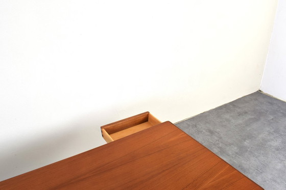 Image 1 of Mesa de centro de teca de mediados de siglo XX, diseñada por Johannes Anderen para Trensum Möbelfabrik, década de 1960.