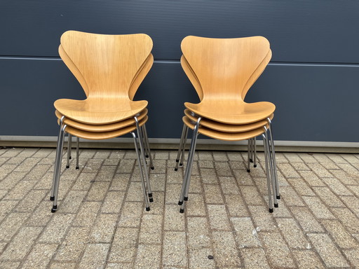 Fritz Hansen series 7 Butterfly chairs natural wood 1988