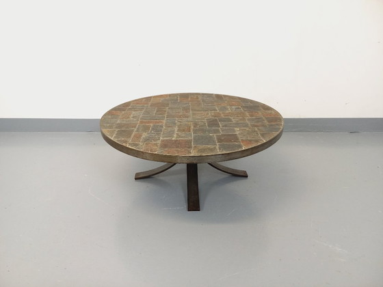 Image 1 of Brutalist vintage round coffee table in metal and slate from the 70s