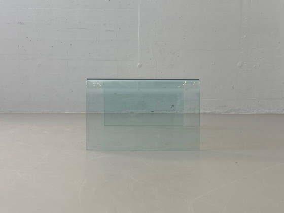 Image 1 of Glazen salontafel van gebogen veiligheidsglas, jaren 70.