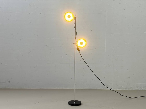 Image 1 of Stijlvolle vloerlamp in mid-century stijl met twee verstelbare lampkoppen.