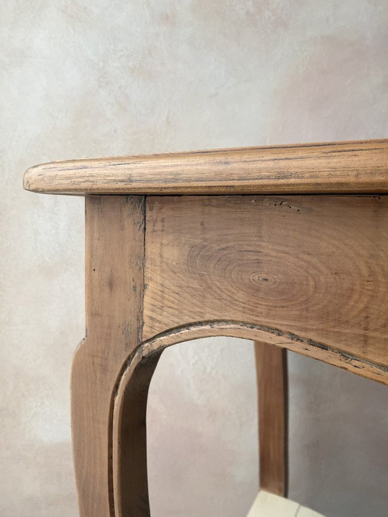 Image 1 of Consola rústica antigua estilo Luis XV en madera maciza de cerezo: elegante estilo campestre.